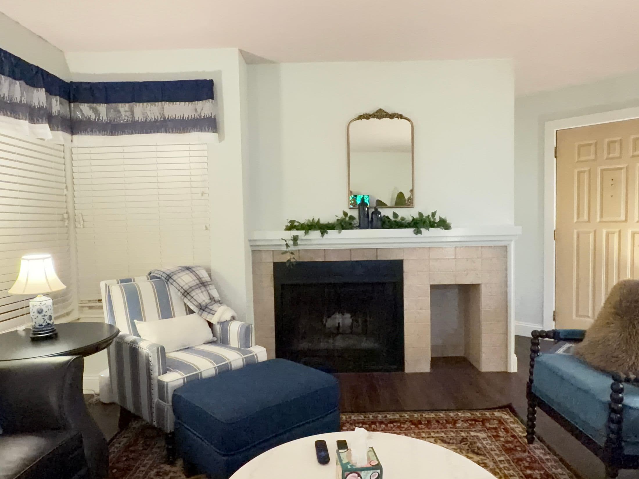 A King Bed 2BR Condo • DT Bellevue •Free Parking — photo 3