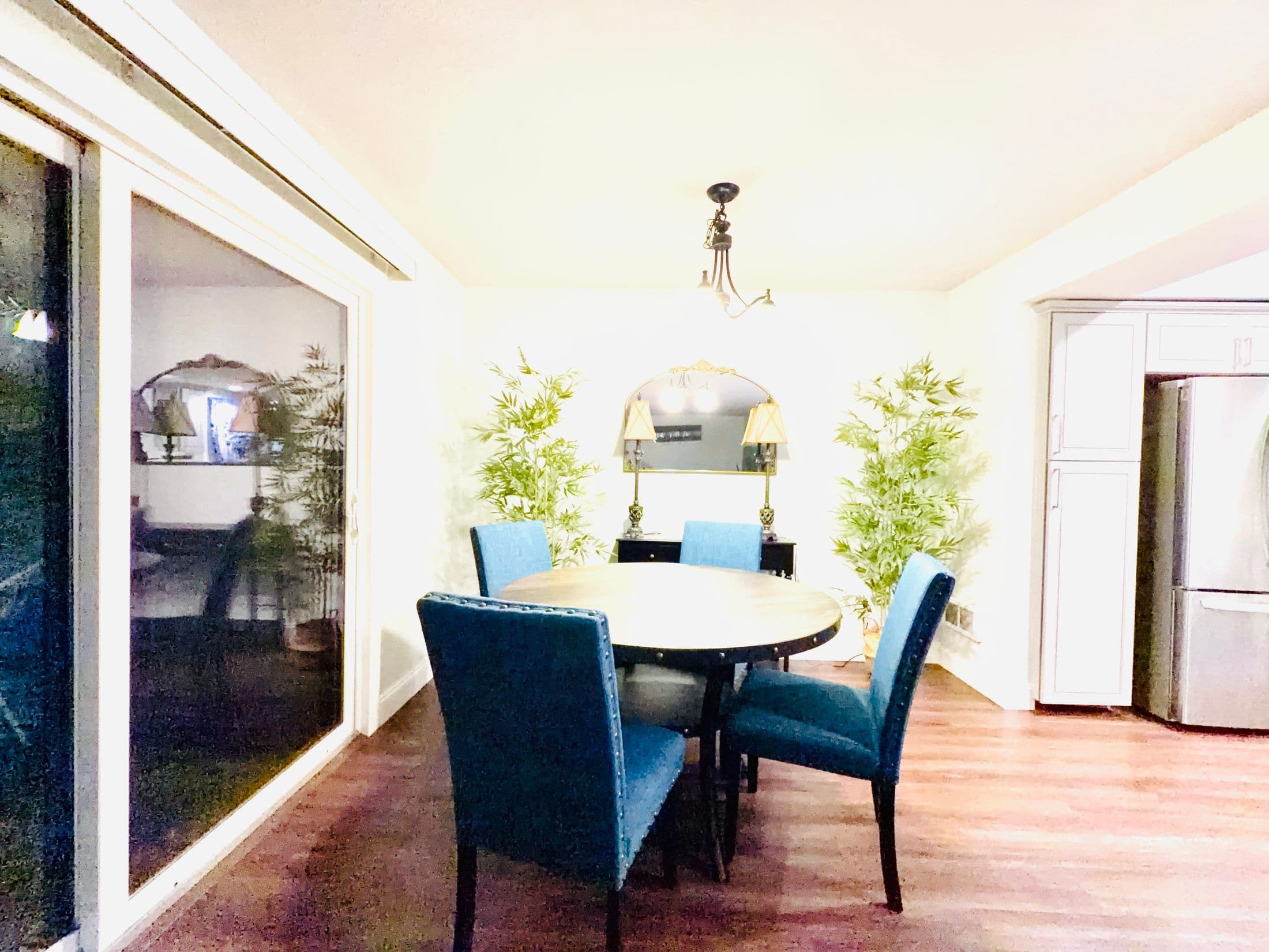 A King Bed 2BR Condo • DT Bellevue •Free Parking — photo 4