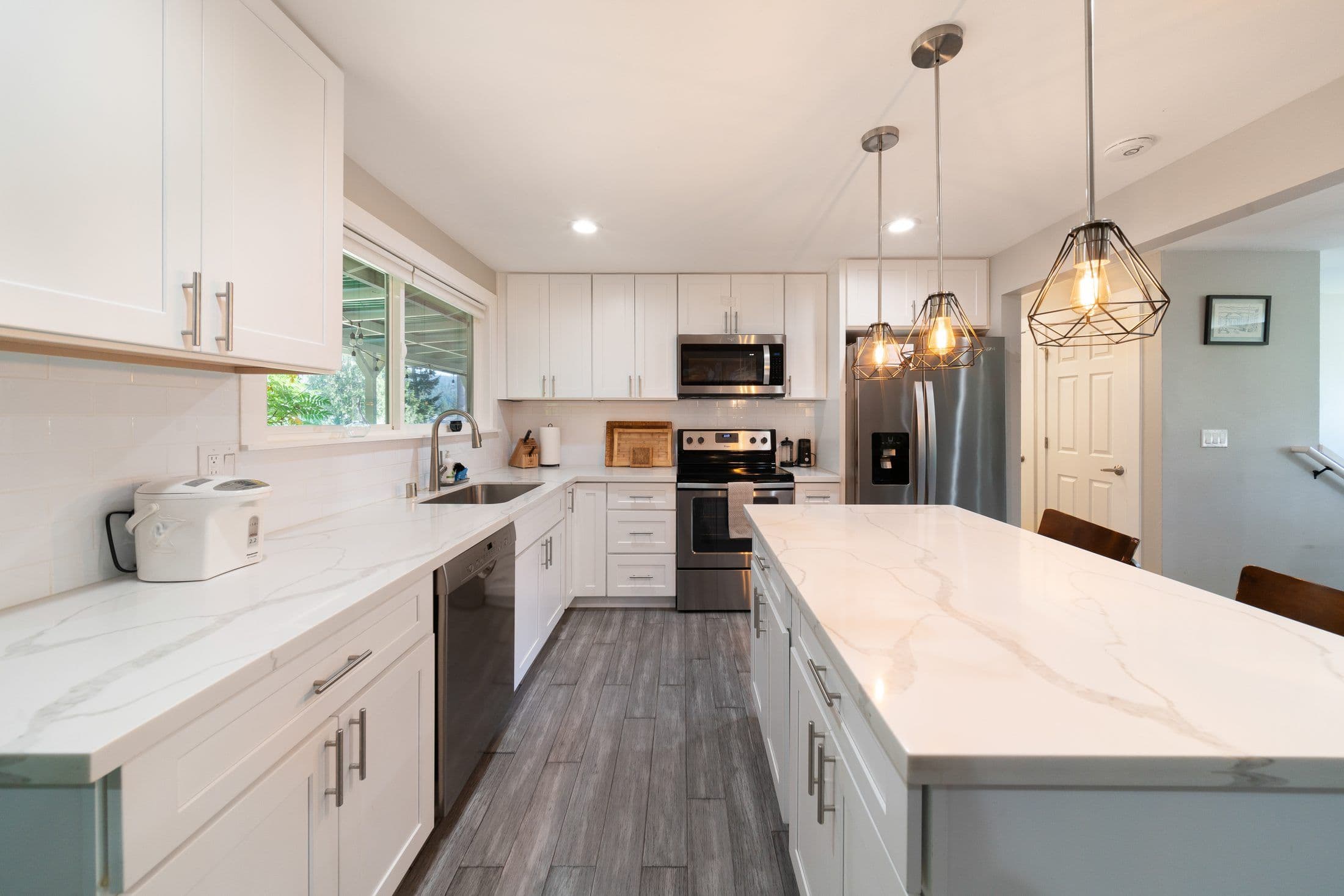 Modern Upper 3BR/2BA | EV Charger | Private Entry — photo 3