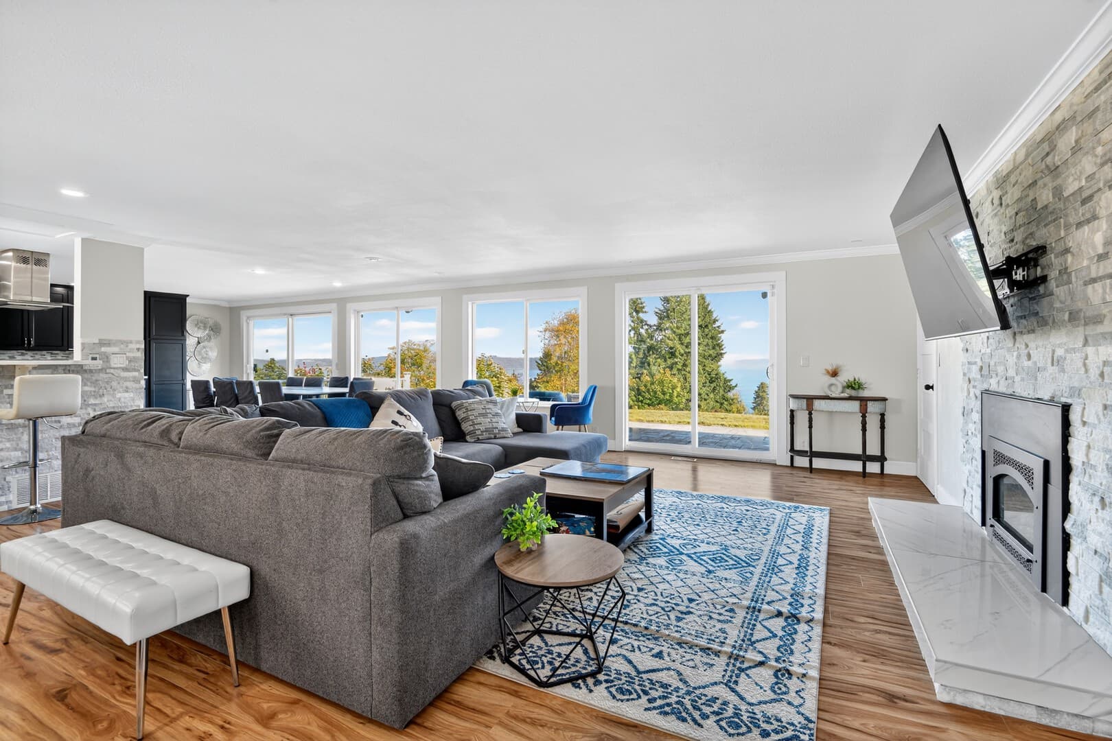 Ocean View Retreat | 5BR Home in Prime Federal Way — photo 3
