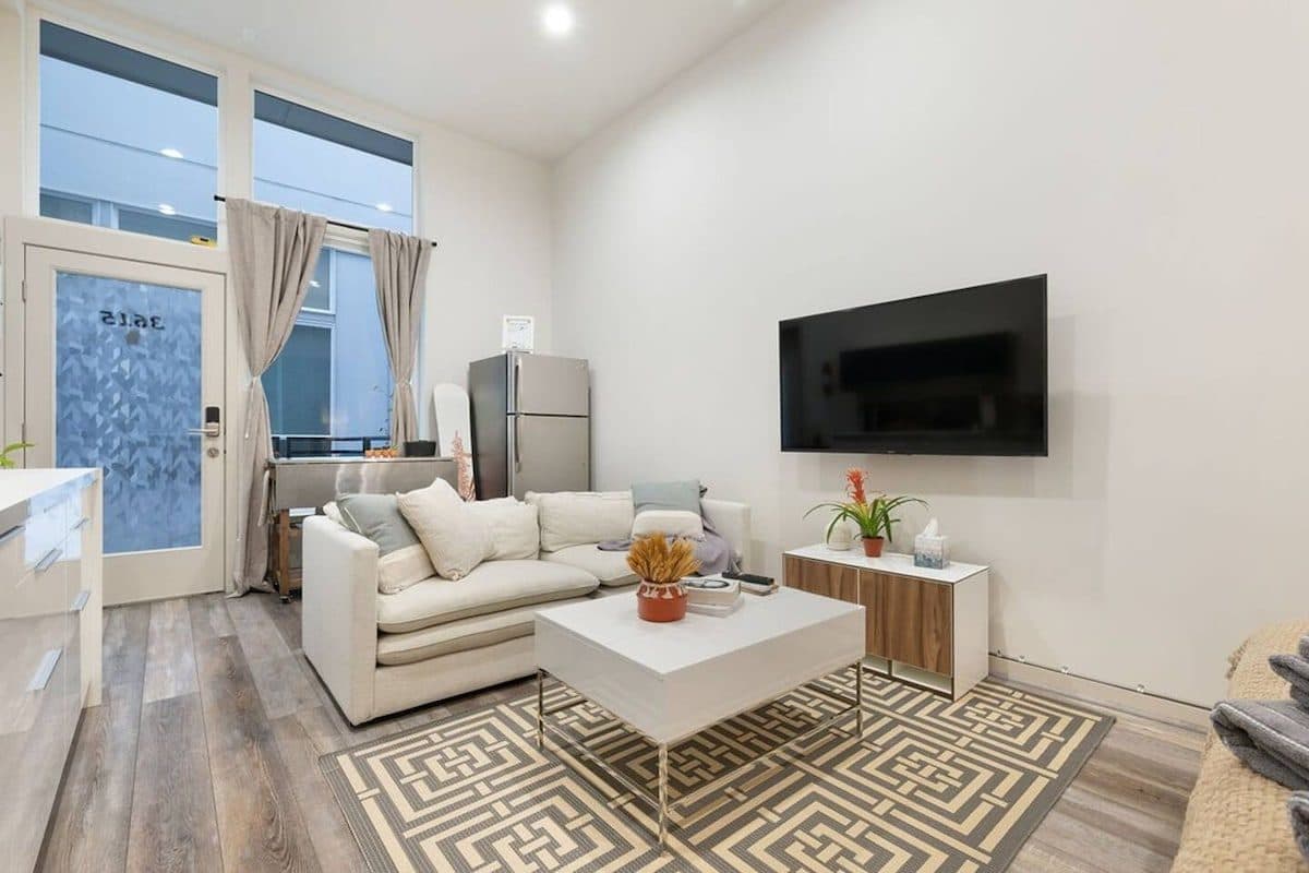 Modern Pet-Friendly Studio in Heart of Fremont