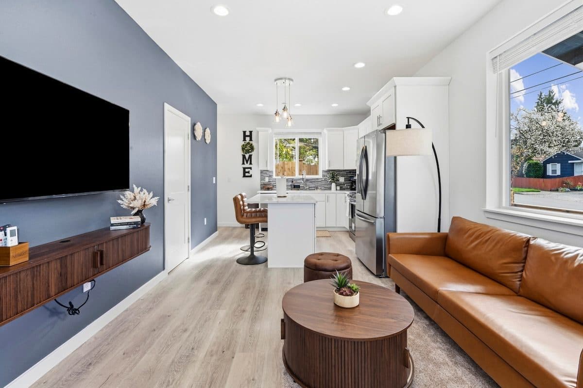 Brand New 3BR Home w. King Bed & AC – Near Airport